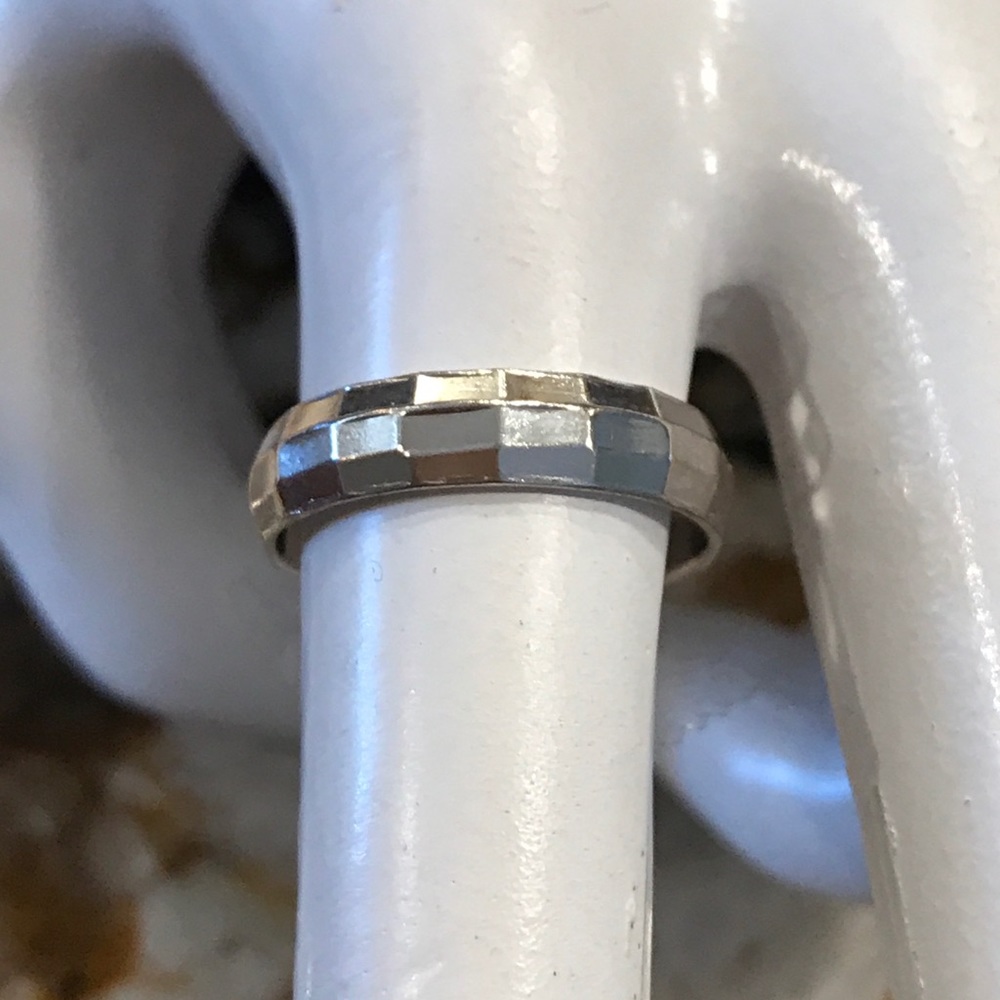 Sterling Silver Band Size 7  2.70 Grams